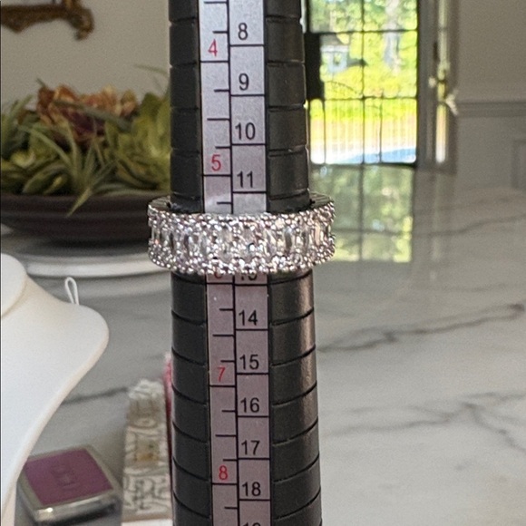 ✨ New Eternity Ring White Gold Plated Faux Diamond 5.5 - Picture 4 of 4